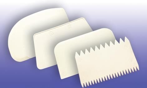 PLASTİK KAZIYICI-TARAK SET 4'LÜ